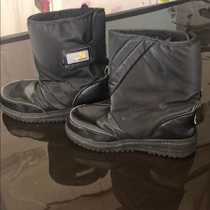 Snow boots